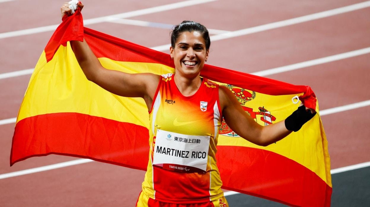 La ibense Miriam Martínez celebra su medalla de plata