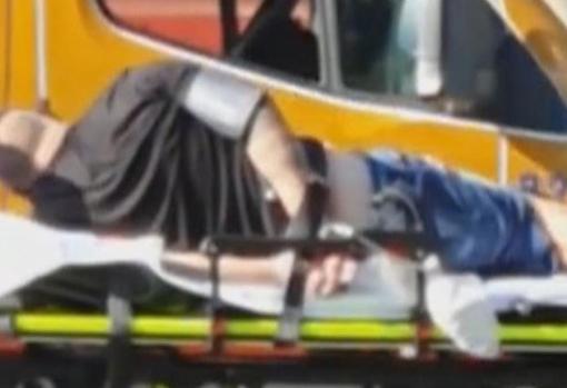 Momento del traslado del Oso por el Samur, en una imagen grabada por vecinos