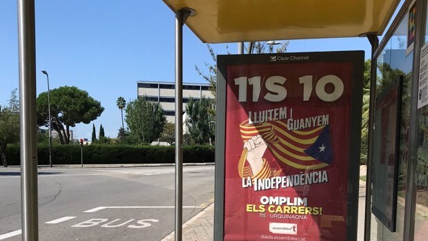 Colau vuelve a permitir publicidad independentista en el transporte público de Barcelona