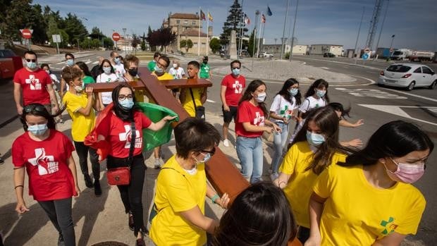 La cruz de la Jornada Mundial de la Juventud peregrina por España desde Ciudad Rodrigo