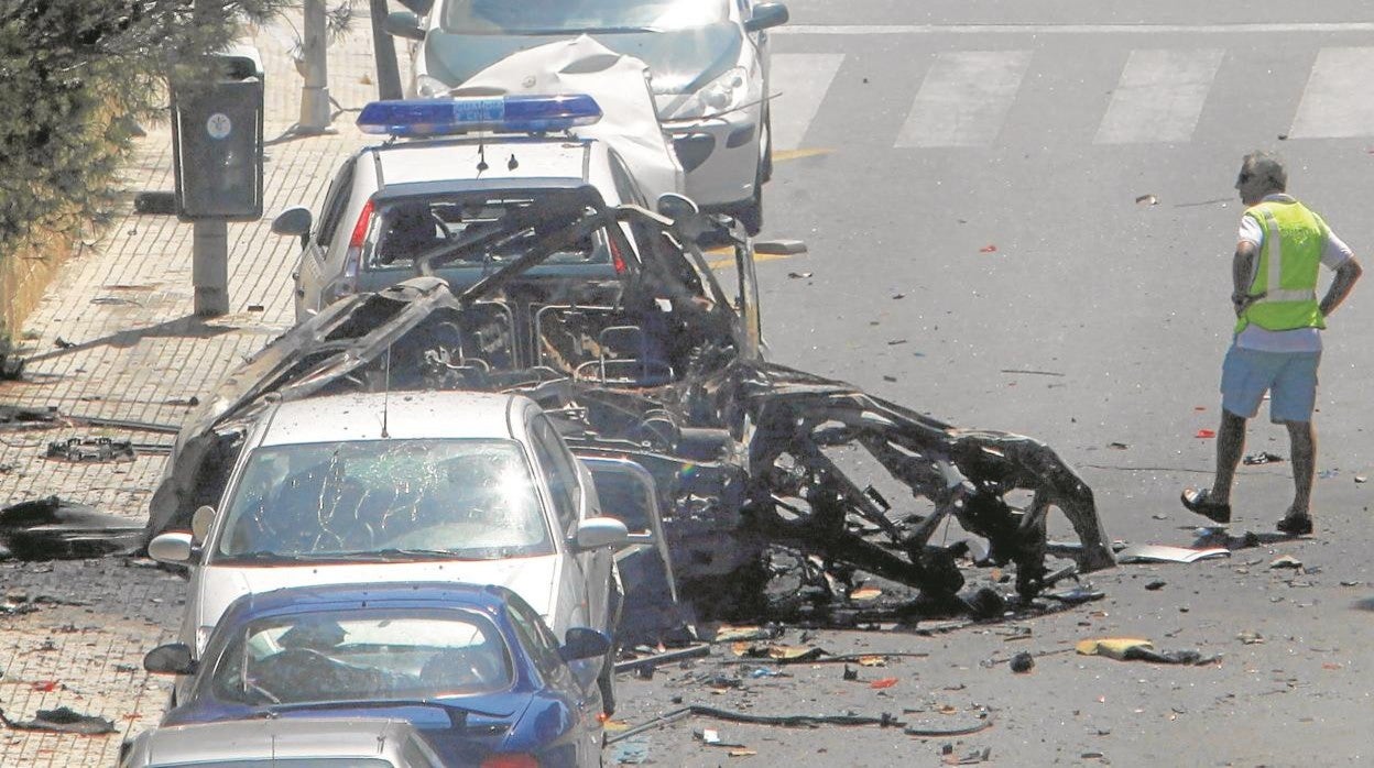 El último atentado de ETA fue el 30 de julio de 2009. Una bomba-lapa mató a los Guardias Civiles, Diego Salvá y Carlos Sáenz de Tejada
