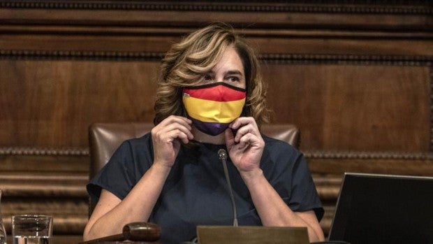 Colau rechaza un referéndum sobre la independencia de Cataluña: «La gente ya no está para tonterías»