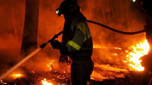 Estabilizado el incendio en Galicia, tras arrasar ya cerca de 1.600 hectáreas