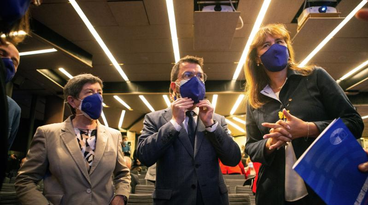 Teresa Cunillera, Pere Aragonès y Laura Borràs, en un acto en Barcelona el pasado mayo