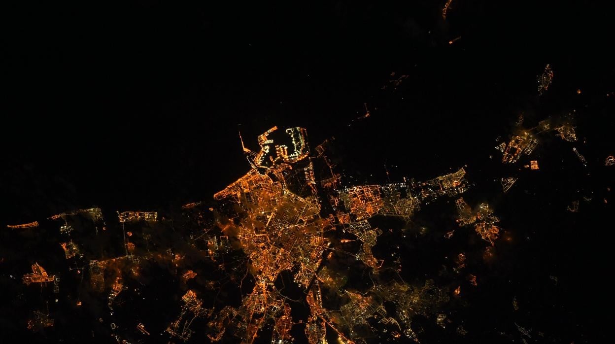 Imagen de la ciudad de Valencia vista desde el espacio difundida por el astronauta Thomas Pesquet en sus redes sociales