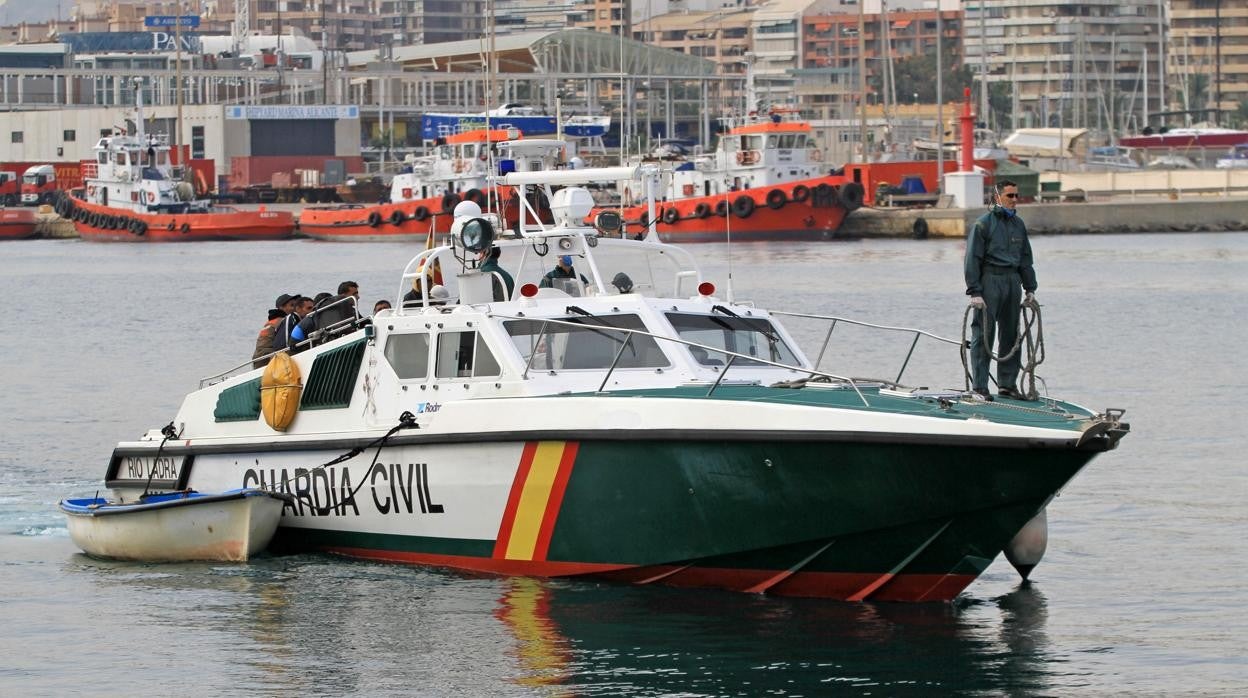 Imagen de archivo de un patrullera de la Guardia Civil