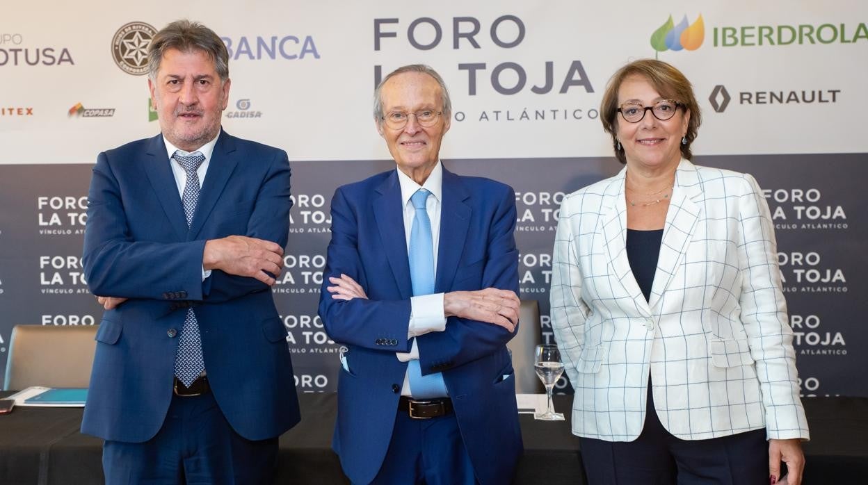 Amancio López, Josep Piqué y Carmen Martínez en la rueda de prensa del martes