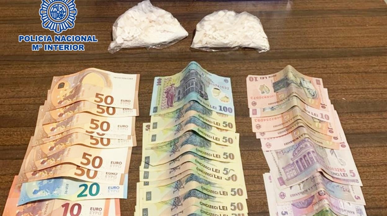 El acusado portaba dos bolsas con cocaína y una significativa cantidad de dinero en efectivo