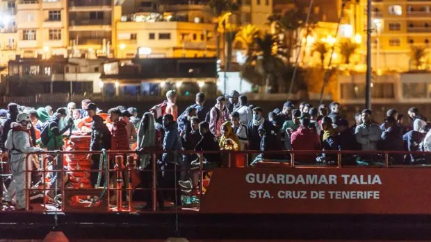 Llegan a Canarias 365 migrantes y 12 pateras en menos de 24 horas