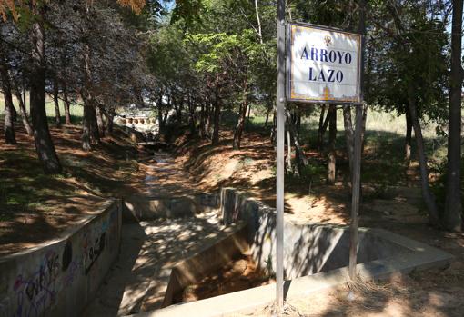 El cauce del arroyo Lazo en su entrada a Azucaica