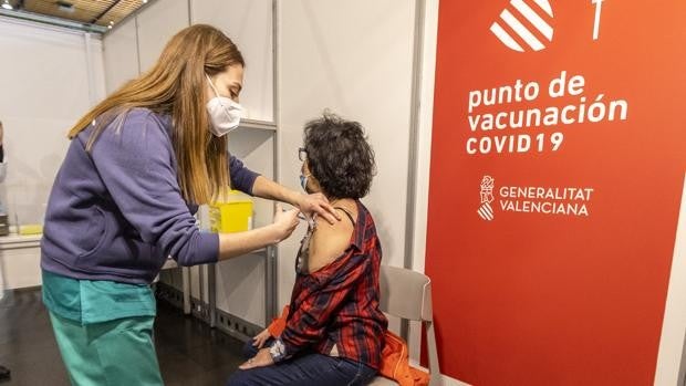 La Generalitat vacunará sin cita contra el coronavirus antes del partido entre el Valencia y el Real Madrid