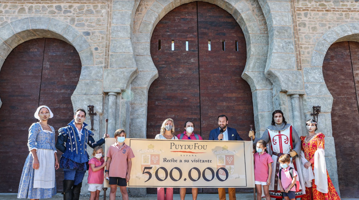 Una niña de 8 años, Sofía, es la visitante 500.000 del parque Puy du Fou de Toledo