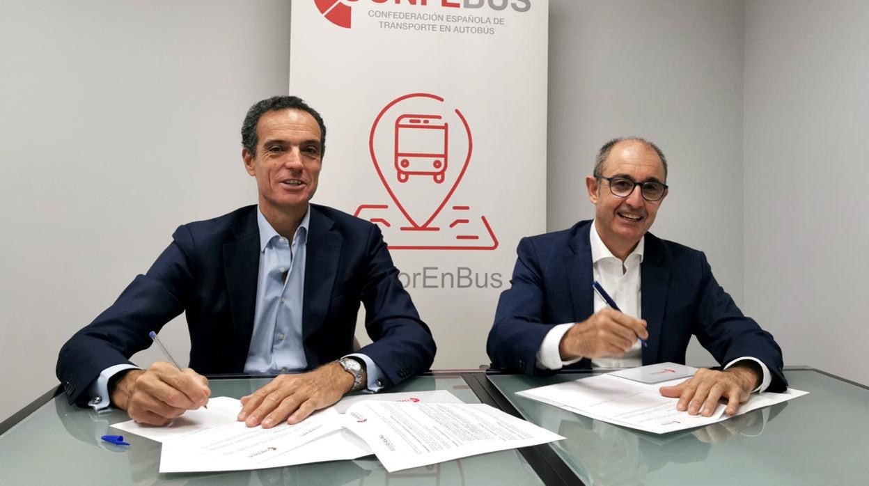 Pedro Pisonero y Rafael Barbadillo, durante la firma del acuerdo