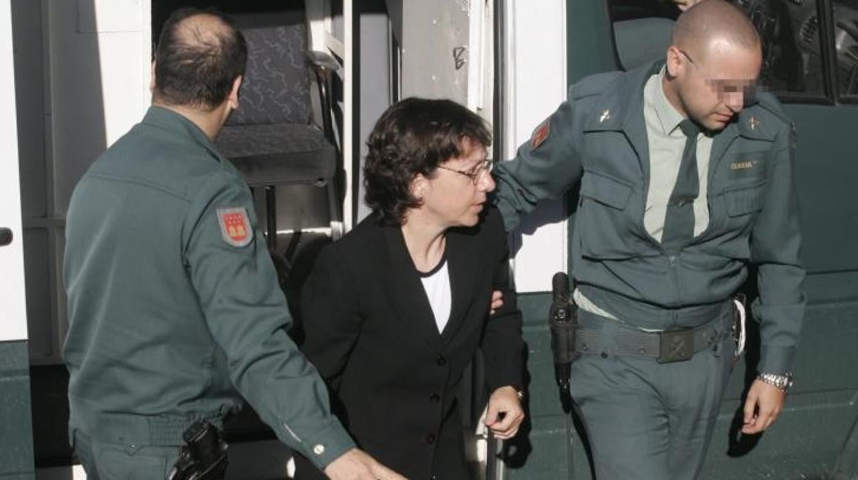 Noelia de Mingo se enfrenta, el lunes, a un policía local de El Molar