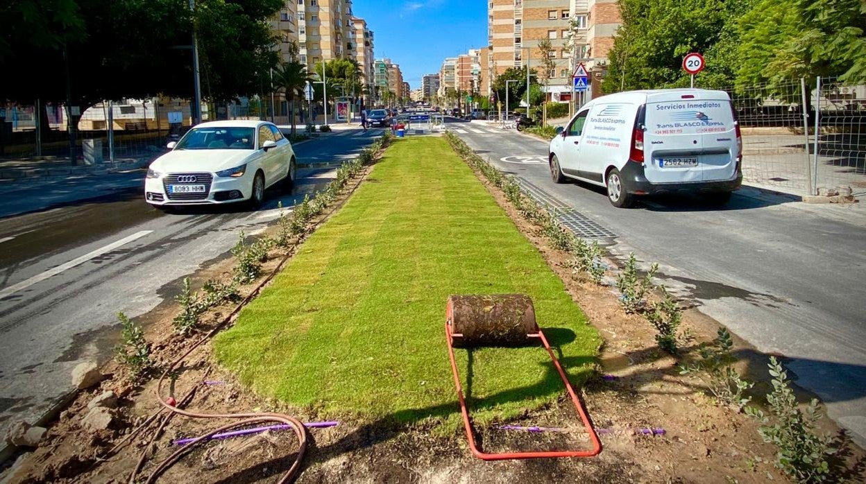 Imagen de los primeros vehículos circulando por Padre Esplá