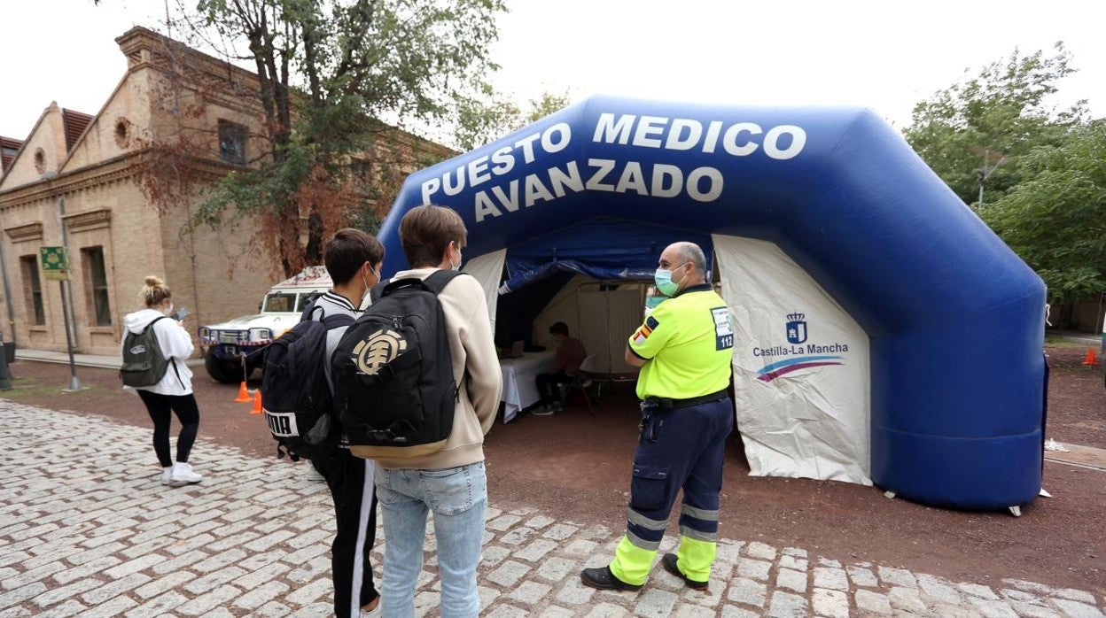 La unidad móvil instalada este miércoles en el campus de la Fábrica de Armas de Toledo