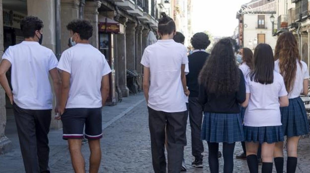 Varios alumnos de un centro educativo de Alcalá