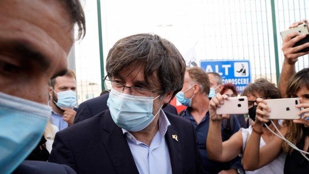 Puigdemont, libre hasta el 4 de octubre, se mofa de la Justicia española