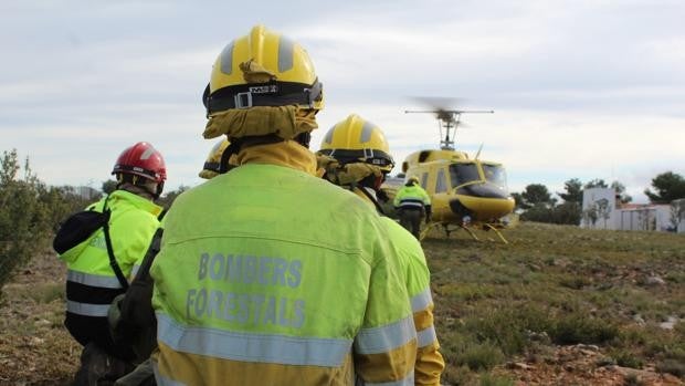 Los bomberos forestales valencianos convocan una huelga indefinida ante su «agónica» situación