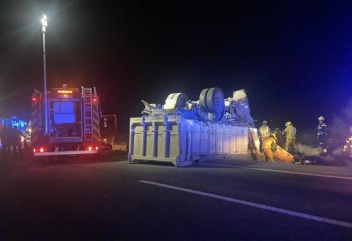 Muere un camionero al intentar esquivar un conductor que había perdido el control de su coche en Alicante