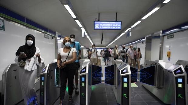 Más Madrid propone un descuento en el abono transporte a quien recicle residuos en el Metro