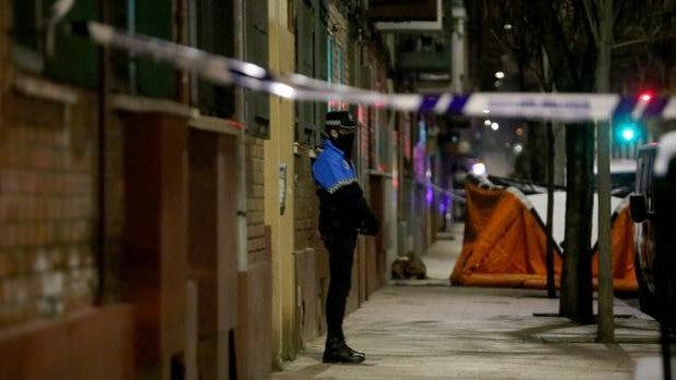 La Policía libera a un matrimonio retenido por un individuo que entró en su vivienda a robar