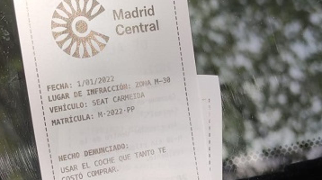 Captura de la falsa multa que se ha repartido por los vehículos de los madrileños