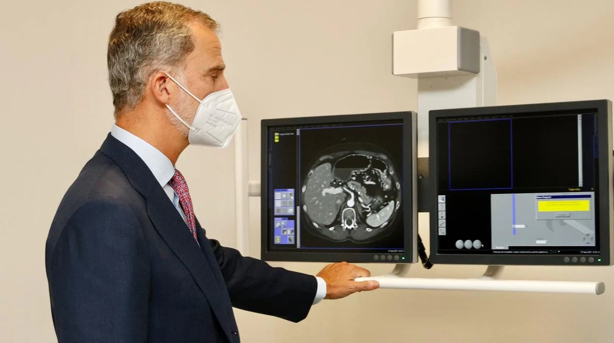 El Rey, durante su visita al Centro Botton-Champalimaud de Lisboa de investigación del cáncer de páncreas