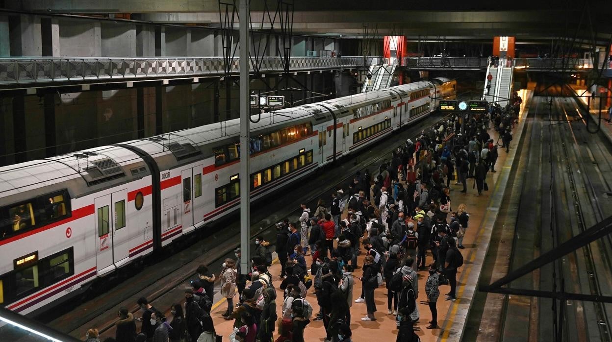 Los días 30 de septiembre, 1,4 y 5 de octubre, se han establecido Servicios Mínimos para garantizar la movilidad de los ciudadanos