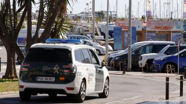 La Guardia Civil busca a un hombre por apuñalar a su compañero de piso en Alicante