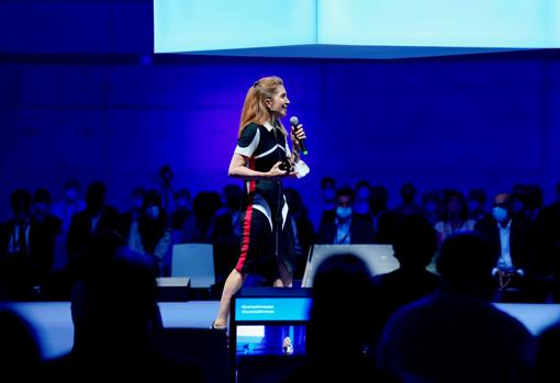 Imagen de la ponencia de la directora de la Fundación Unidad ELLIS Alicante Nuria Oliver