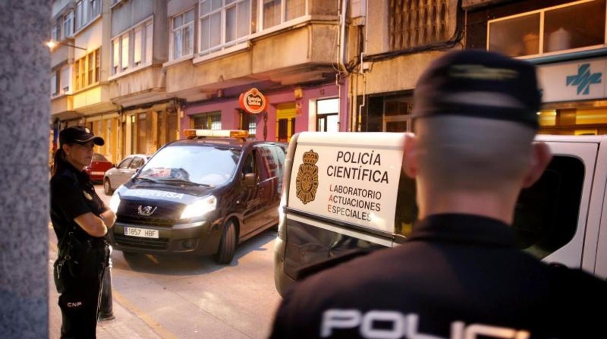 Furgoneta de la Policía Científica