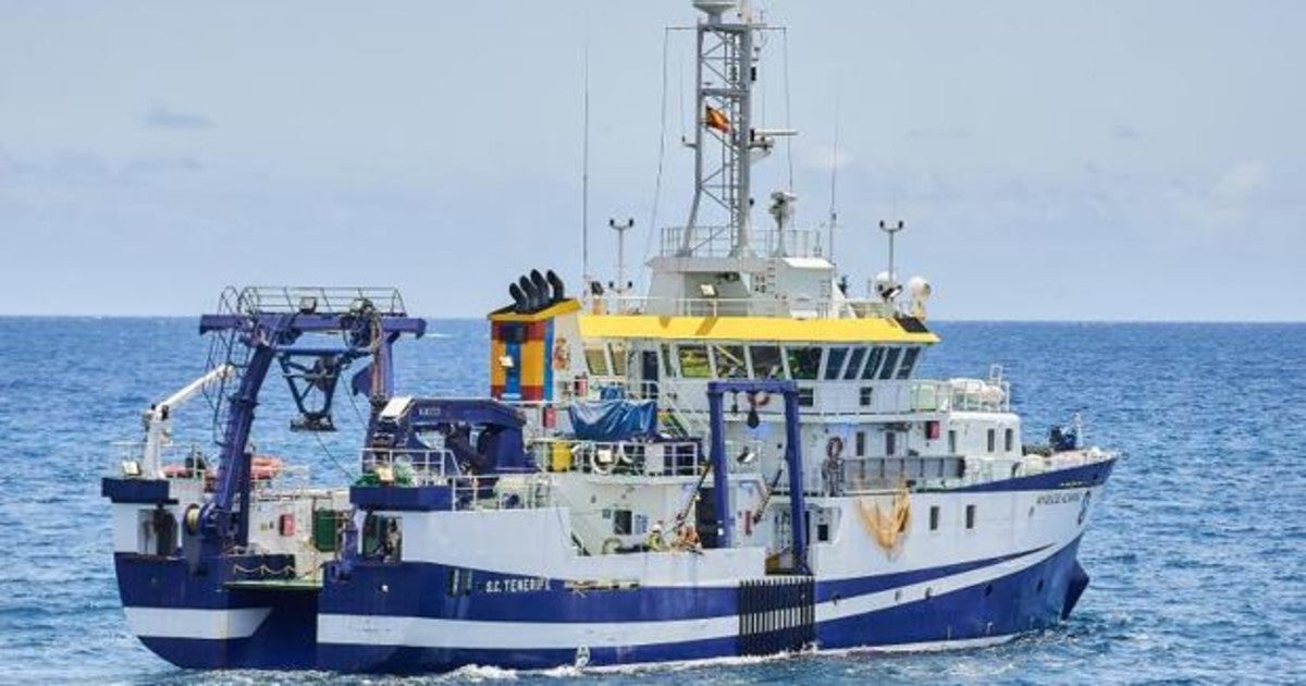 El buque oceanográfico 'Ángeles Alvariño' parte del puerto de Santa Cruz de Tenerife tras la búsqueda de Anna y Olivia