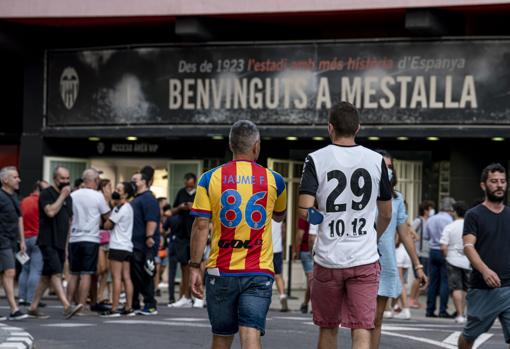 Imagen tomada en los aledaños del estadio de Mestalla antes de un partido del Valencia