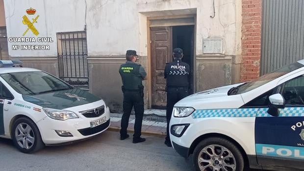 Detienen a tres jóvenes mientras robaban en una vivienda de Villacañas