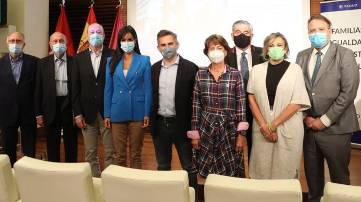 La vicealcaldesa de Madrid, Begoña Villacís (de azul), durante la presentación del nuevo plan