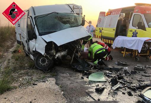 Personal del SAMU en el lugar del accidente