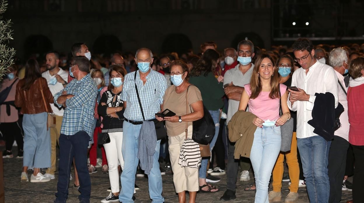 Público esperando una de las proyecciones de 'Luz Toledo'