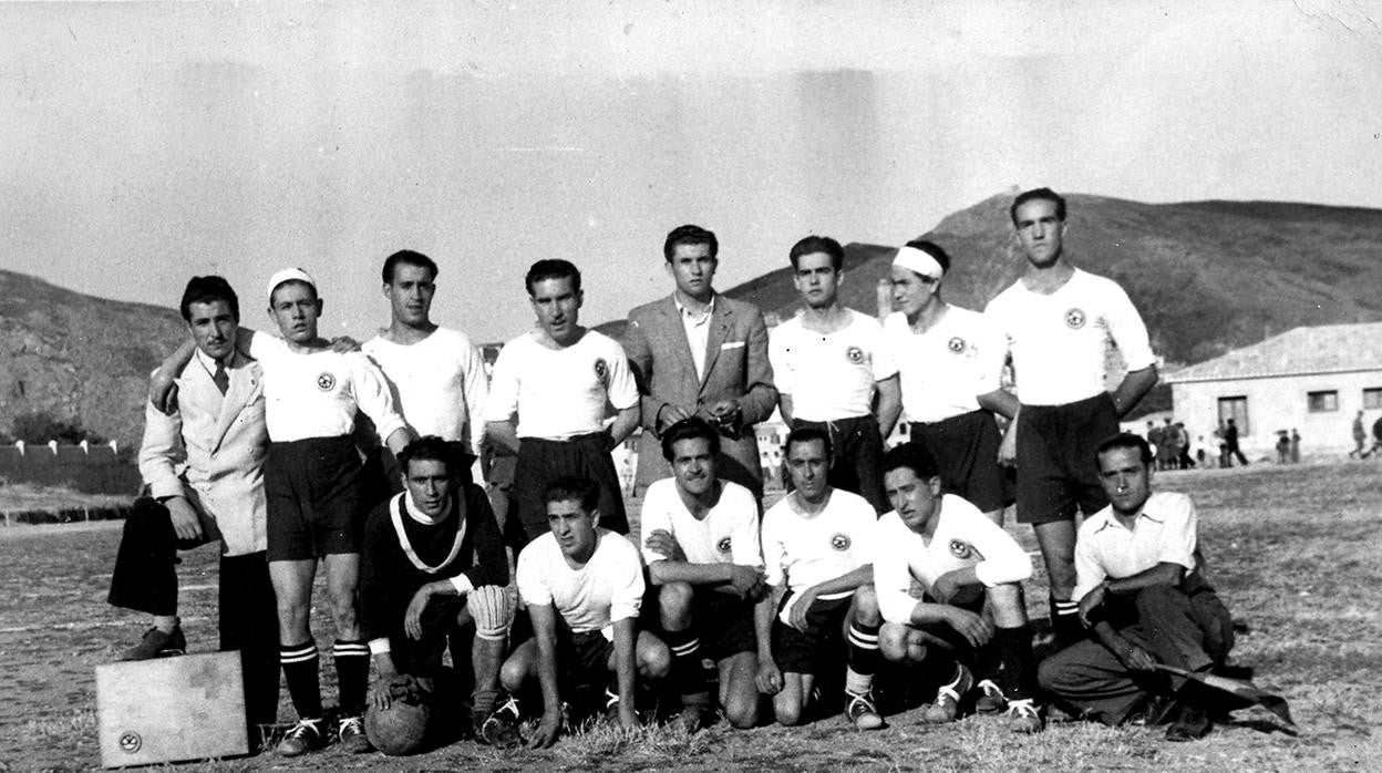 Una imagen de la temporada 1946/1947, cuando se fundó el equipo y empezó en Tercera división