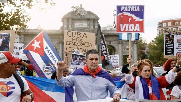 Tarde de protesta anticastrista: los treinta contra Silvio