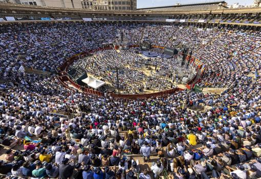 Imagen panorámica de la Plaza de Toros de Valencia este domingo durante el cierre de la Convención Nacional del PP