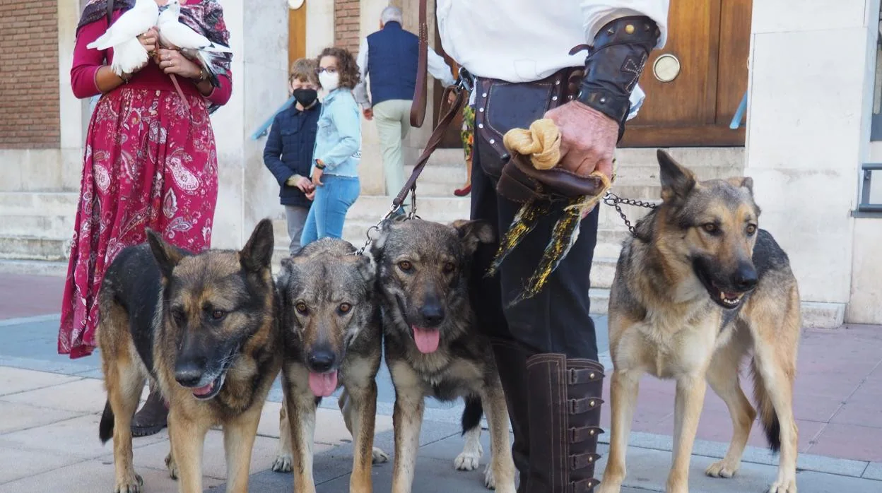 Los lobos llevados como símbolo a la misa en la iglesia de la Inmaculada, Valladolid