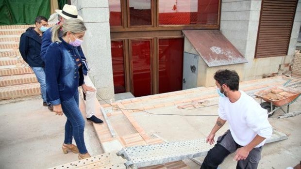 Tolón valora la bajada del paro en 378 personas en la ciudad de Toledo