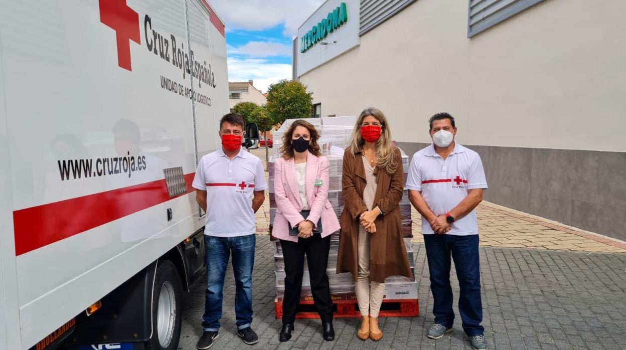 Mercadona entrega a Cruz Roja de Valladolid 4.000 vasitos de arroz y quinoa envasados