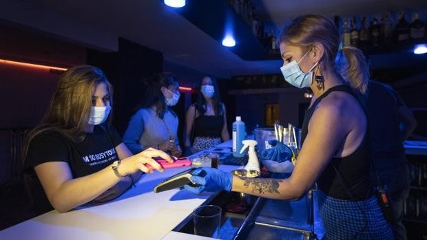 La justicia avala el pasaporte Covid para acceder a las discotecas en Cataluña