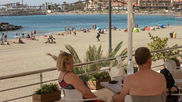 Tenerife baja a nivel 1 de alerta Covid y Canarias entra en riesgo bajo