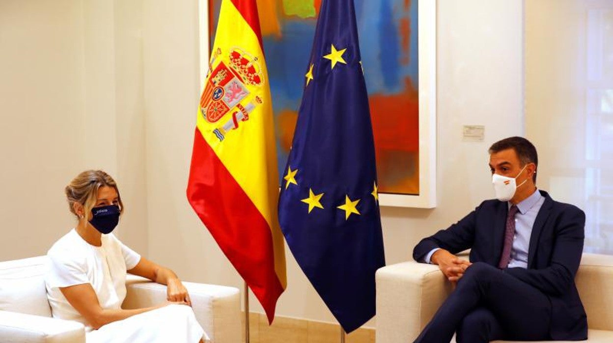 Yolanda Díaz y Pedro Sánchez en el encuentro que mantuvieron ayer antes del Consejo de Ministros