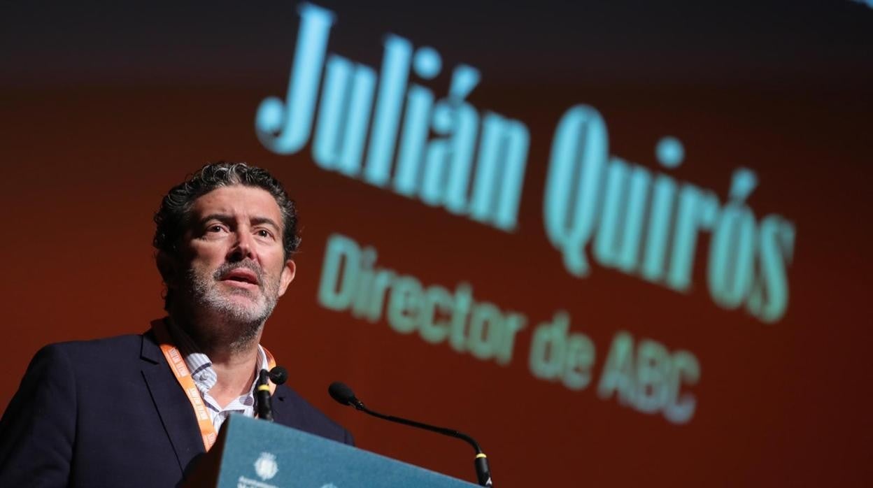 Julián Quirós, durante su intervención en el Congreso Miguel Delibes de Periodismo