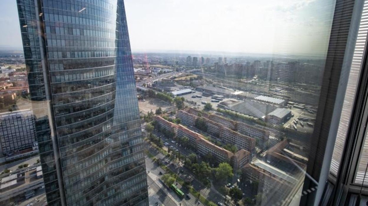 Vista de la zona norte de Madrid desde la Torre de Cristal