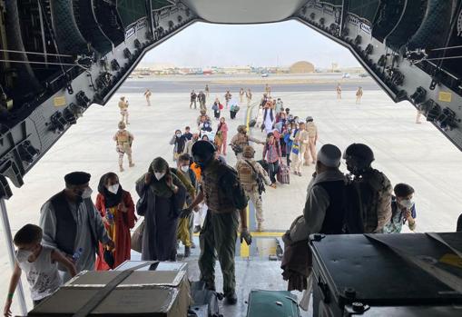 Imagen de una de las evacuaciones de agosto desde Kabul